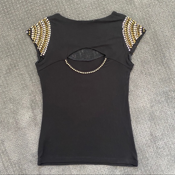 Black top with shoulder detail - Picture 2 of 3